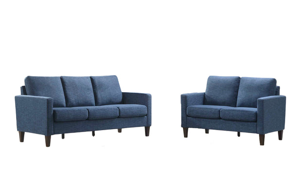 Sofá y loveseat de color azul sobre un fondo blanco. 