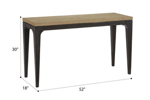 Mesa de consola rectangular con tope de madera marrón con base negra y con dimensiones marcadas en negro sobre un fondo blanco. 