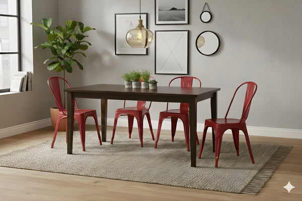 Mesa rectangular de madera marrón oscuro con cuatro sillas rojas en un ambiente de sala. 