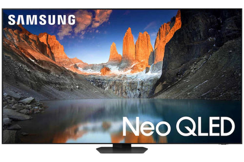 Televisor Samsung Neo QLED que muestra un paisaje montañoso con agua.