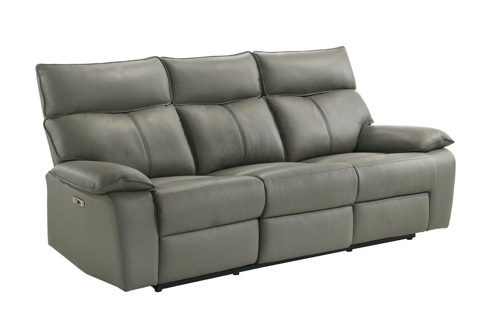Sofá reclinable color gris, tapizado de apariencia piel, respaldos acolchados, brazos tipo almohada y controles laterales eléctricos.
