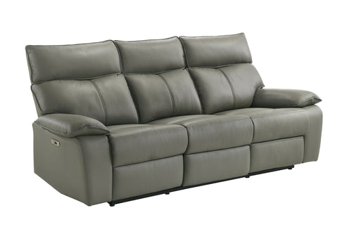 Sofá reclinable color gris, tapizado de apariencia piel, respaldos acolchados, brazos tipo almohada y controles laterales eléctricos.
