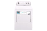 Secadora blanca con etiqueta que indica “secado uniforme” sobre fondo blanco.