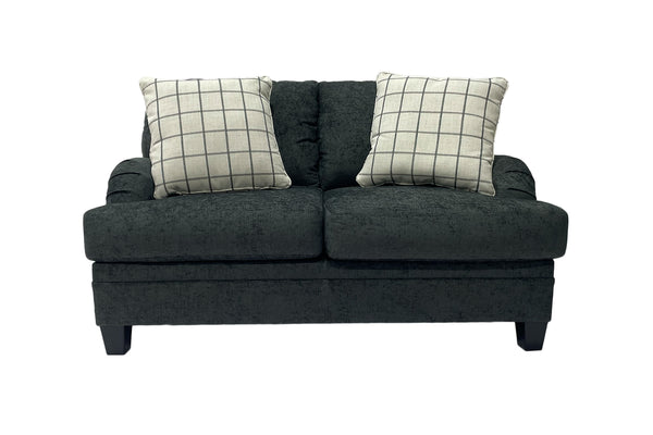 Loveseat de color verde oscuro con cojines decorativos sobre un fondo blanco. 