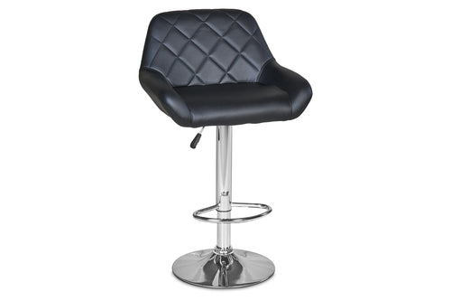 Taburete con reposapiés y ajuste de altura con acolchado negro en un fondo blanco. 