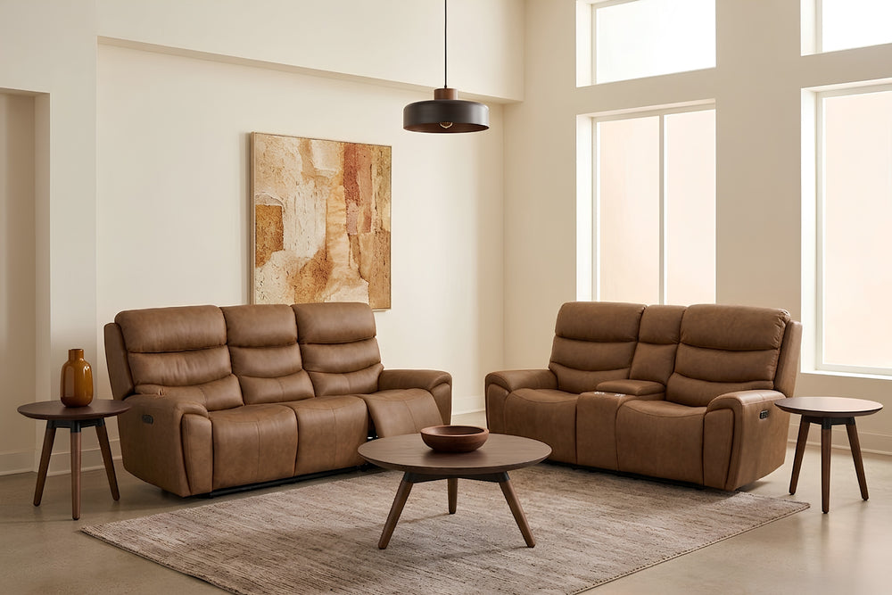 Juego de sala reclinable en color café con sofá de tres plazas y loveseat de dos plazas. Ambos cuentan con asientos reclinables, respaldo acolchado y brazos acolchonados; el loveseat incluye consola central con portavasos integrados.