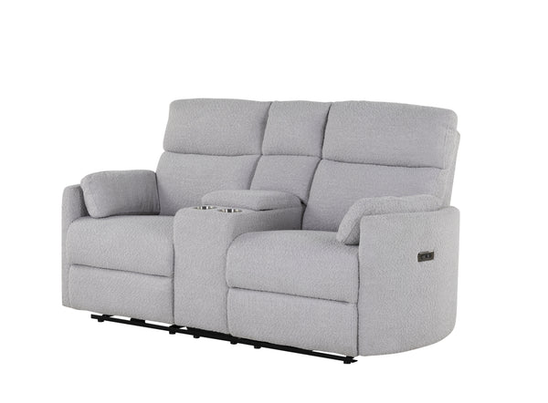 Loveseat reclinable con consola de color gris claro sobre un fondo blanco. 