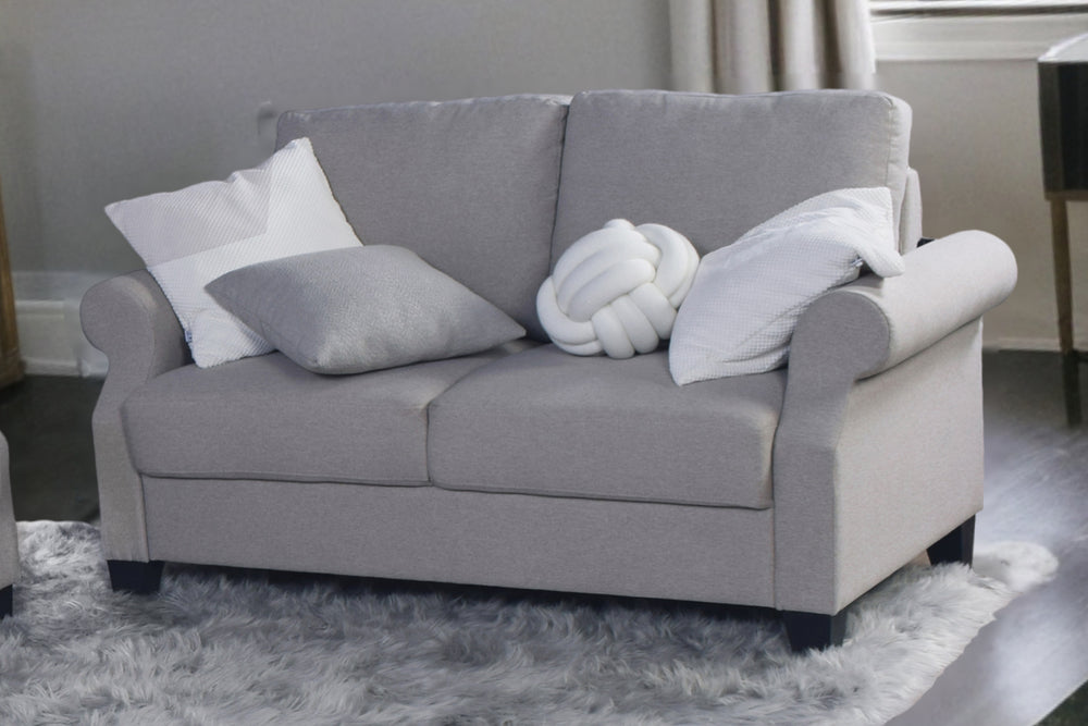Della Loveseat