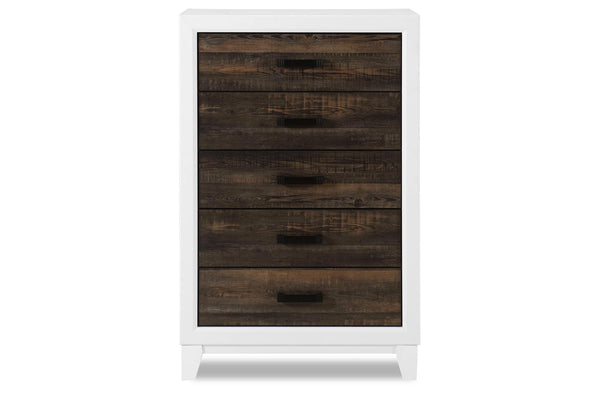 Chest de cinco gavetas hecho de madera marrón oscuro con bordes blancos sobre un fondo blanco. 