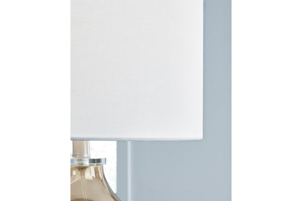 Lámpara de mesa de color blanco sobre fondo blanco.