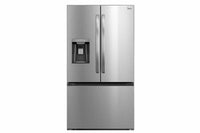 Nevera de acero inoxidable con dispensador de agua y hielo sobre fondo blanco.