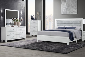 Juego de cuarto blanco que incluye una cama, un gavetero con espejo, y un chest en una habitación moderna y plateada con ventanas al fondo. 
