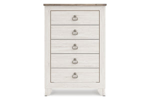Un chest de cinco cajones con acabado blanco desgastado, superficie superior de madera café natural y tiradores de metal plateado, mostrado sobre un fondo blanco liso. Ideal para aportar un estilo rústico y elegante a cualquier dormitorio