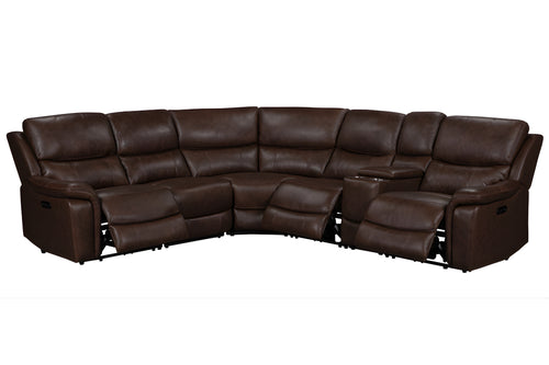 Sofá seccional reclinable marrón oscuro de apariencia piel, con diseño curvo, respaldos acolchados, reposapiés extendidos, consola central con portavasos y controles laterales sobre un fondo blanco.