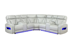 Sofá seccional reclinable color blanco o crema, con diseño curvo, respaldos acolchados, detalles capitonados, consolas con portavasos, compartimientos laterales iluminados y luces LED azules en la base sobre un fondo blanco.