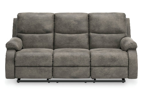 Sofá reclinable manual de tres plazas tapizado en tela gris texturizada, mostrado desde un ángulo frontal sobre un fondo blanco.