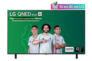 LG QNED evo Un televisor que muestra a tres hombres con camisetas deportivas sobre un fondo verde.