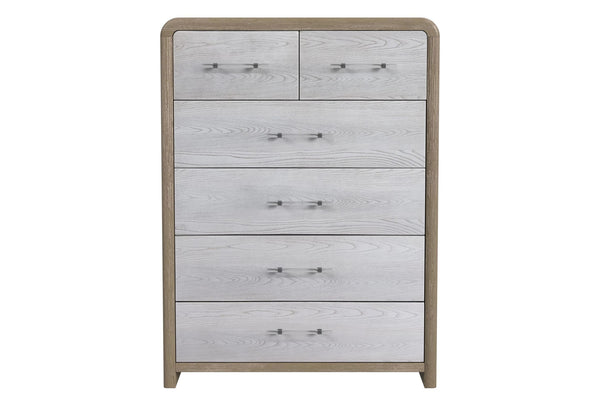 Gavetero alto de madera con acabado en tono roble claro y frentes de gavetas en gris claro con textura de vetas. Incluye seis gavetas: dos pequeñas en la parte superior y cuatro más amplias debajo, todas con tiradores metálicos horizontales plateados. Diseño moderno con bordes redondeados, vista en ángulo sobre fondo blanco.