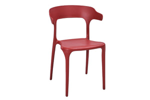 Silla roja sobre un fondo blanco. 