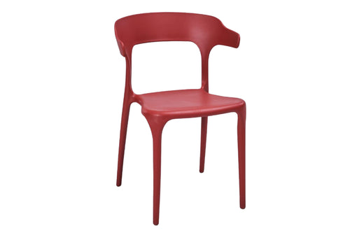 Silla roja sobre un fondo blanco. 