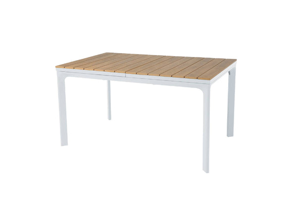 Mesa rectangular con tablero de madera y patas blancas sobre fondo blanco.