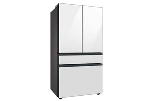 Nevera moderno con base negra y parte superior blanca sobre fondo blanco.