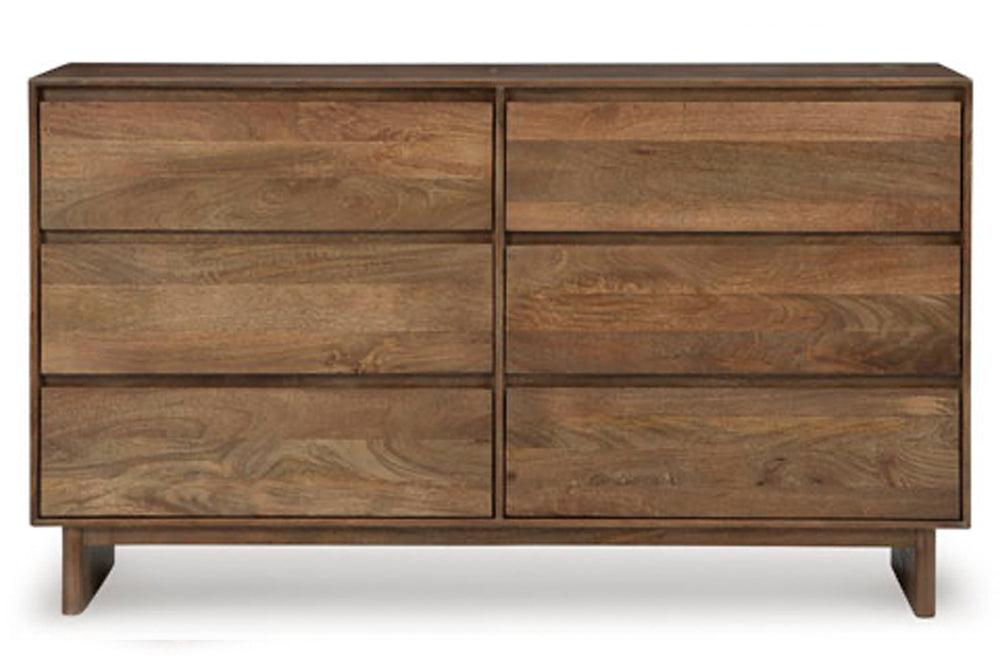 Gavetero de seis gavetas hecho de madera marrón sobre un fondo blanco. 