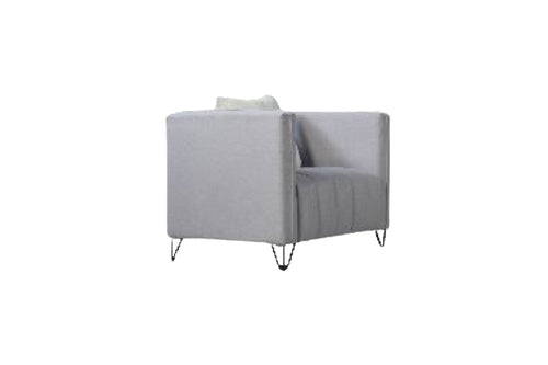 Silla de Acento gris sobre fondo blanco