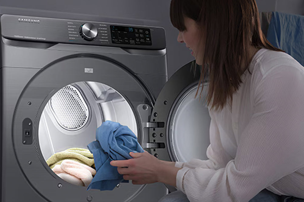 Secadora Samsung sobre fondo blanco.