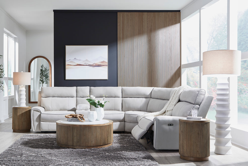 Sofá modular gris con asientos reclinables sobre fondo blanco.