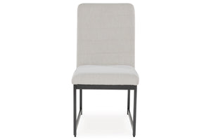 Silla tapizada en gris con patas de metal negro sobre fondo blanco.