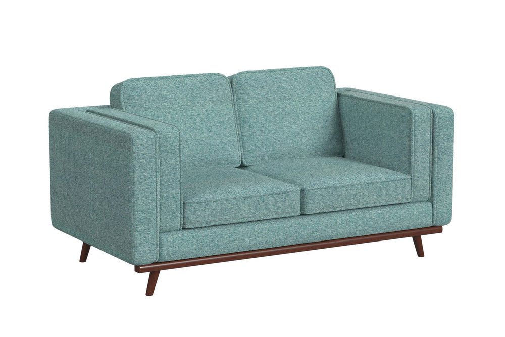 Loveseat de color verde azulado sobre un fondo blanco. 