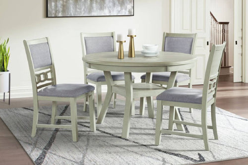 Conjunto de comedor con mesa redonda blanca y cuatro sillas sobre alfombra.