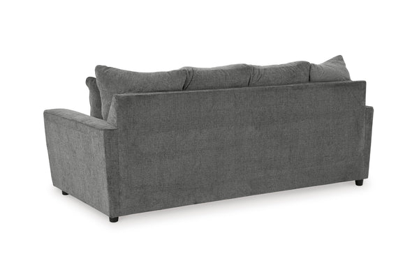 Vista posterior de sofá gris con cojines estampados sobre fondo blanco.