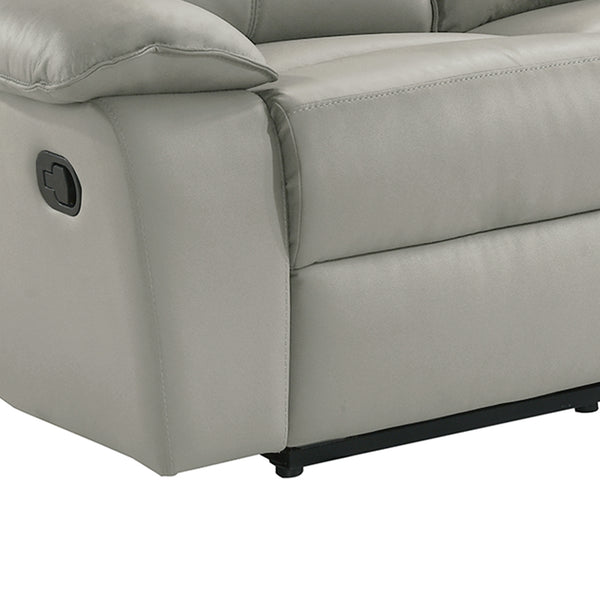 Seccional reclinable gris con especial atención a los reposabrazos y el asiento.