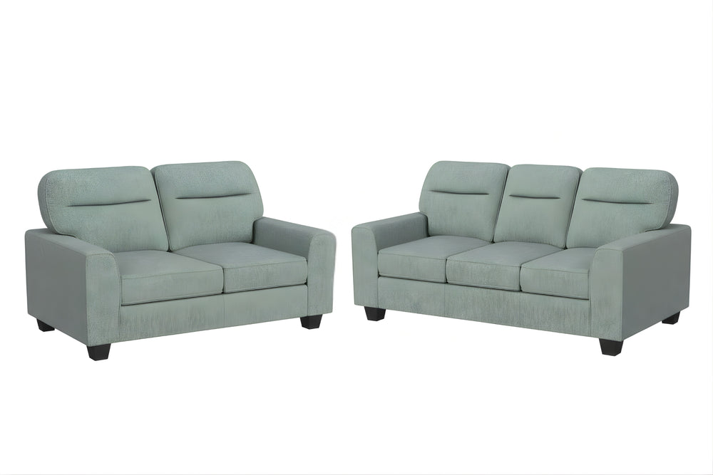 Sofá y loveseat de color verde menta sobre un fondo blanco. 