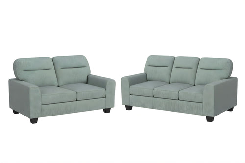 Sofá y loveseat de color verde menta sobre un fondo blanco. 