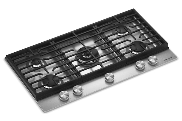 Un tope de cocina de gas de 30 pulgadas con rejilla de hierro fundido negro y panel frontal de acero inoxidable con cinco perillas de control, mostrada sobre un fondo blanco.