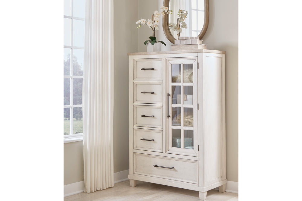 Vista frontal de un chest blanco con cuatro gavetas a la izquierda, un armario en la parte inferior y un armario con puerta a la derecha, sobre fondo blanco.