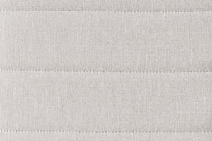 Primer plano de una superficie de tela gris texturizada.