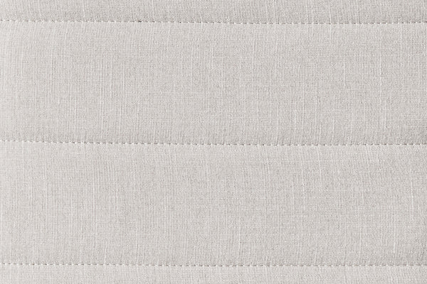 Primer plano de una superficie de tela gris texturizada.