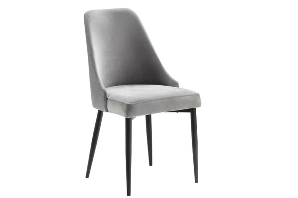 Una silla de comedor moderna tapizada en gris, con un respaldo alto y curvo y patas negras, delgadas y cónicas, presentada sobre un fondo blanco liso.