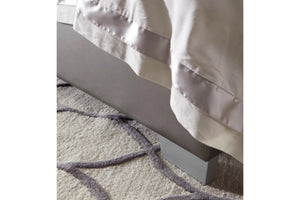 Coralayne Cama Queen, Chest & Mesa de Noche