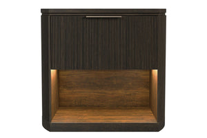 Mesa de noche con una gaveta y un estante por debajo de color marrón oscuro con luces LED sobre un fondo blanco. 