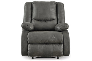 Butaca reclinable de gris sobre un fondo blanco. 