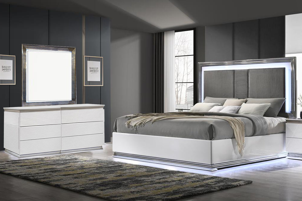Avon Bed/Dresser/Mirror Set