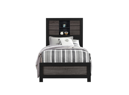Cama hecha de madera gris sobre un fondo blanco. 