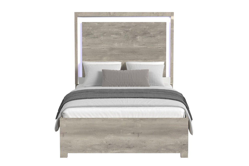 Cama de color gris claro y blanco con acolchado sobre un fondo blanco. 