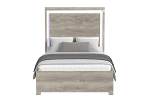 Cama de color gris claro y blanco con acolchado sobre un fondo blanco. 