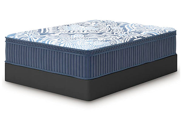 Mattress azul sobre un fondo blanco. 